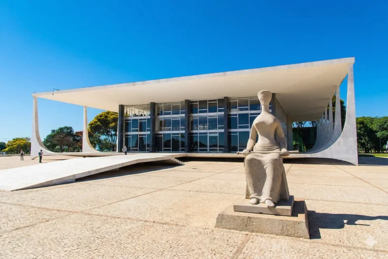 STF e Tema 118: por que o ISS no PIS/Cofins precisa de uma decisão antes da CBS