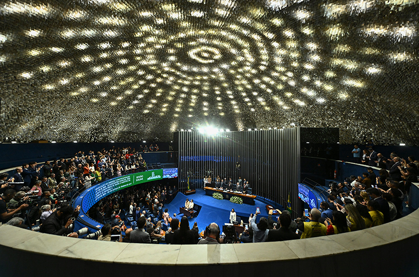 Plenário do Senado Federal durante a sessão solene de promulgação da Emenda Constitucional 141/2026, que acaba com a escala 6x1